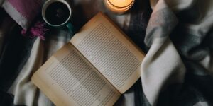Contoh Resensi Buku Terbaik untuk Membuat Ulasan Informatif dan Menarik