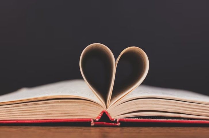 review novel romantis