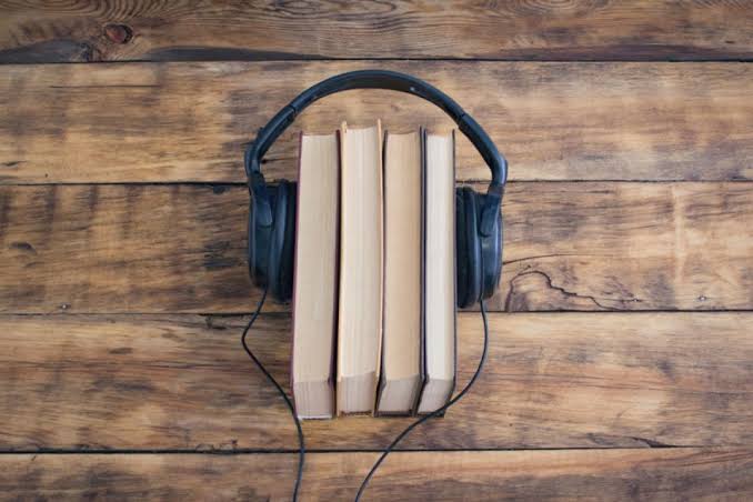 Perbedaan audio book dan e-book