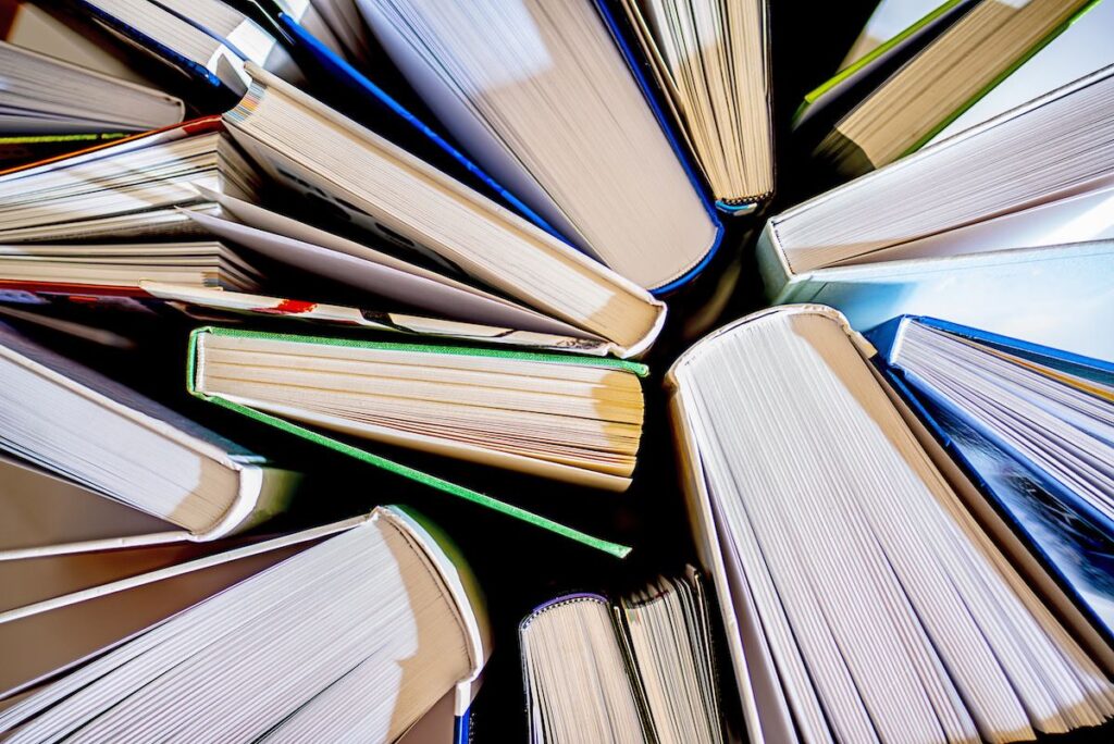 editor akuisisi buku akademik